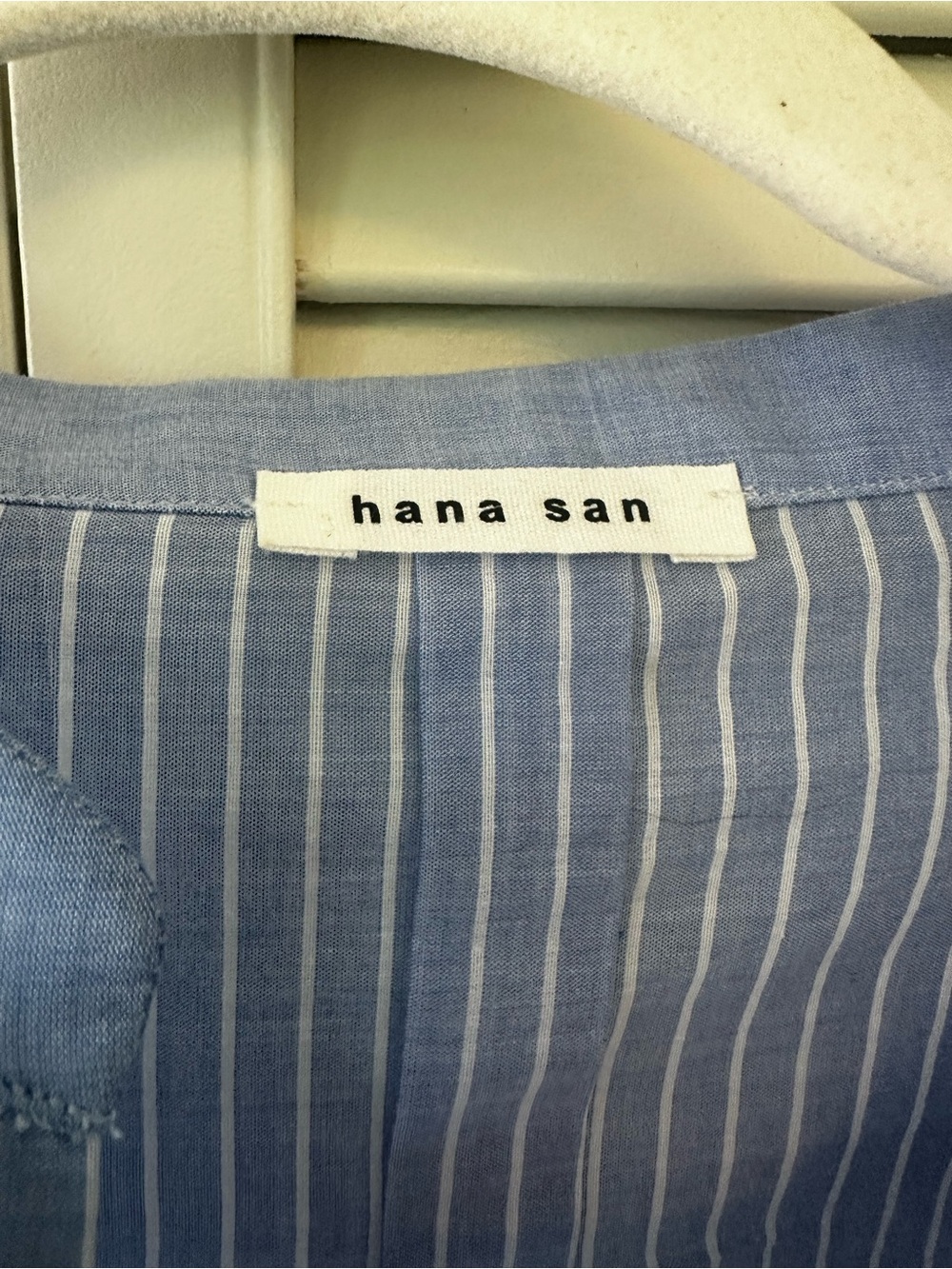 Hana San Women’s Light Blue Pinstripe V-Neck Tunic Blouse 100% cotton sz 36 (M) - Picture 3 of 7